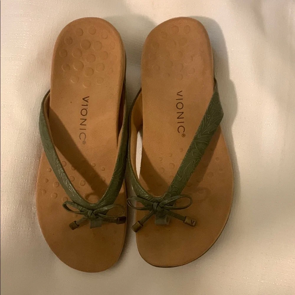 Vionic Bella Green Sandals - Picture 1 of 10